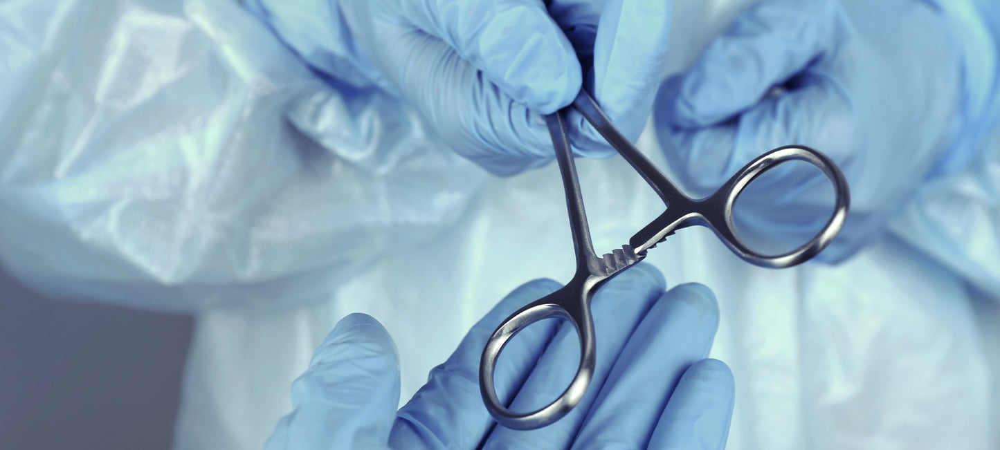 Handing over a surgical instrument